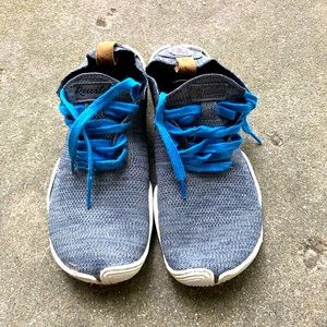 Wilding shoes, kids size 34 stretch knit